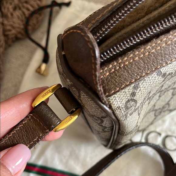 Gucci GG Supreme Crossbody Bag - Picture 5 of 17